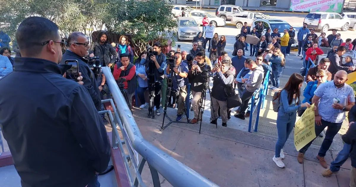 Protestan maestros de Tijuana por falta de pagos