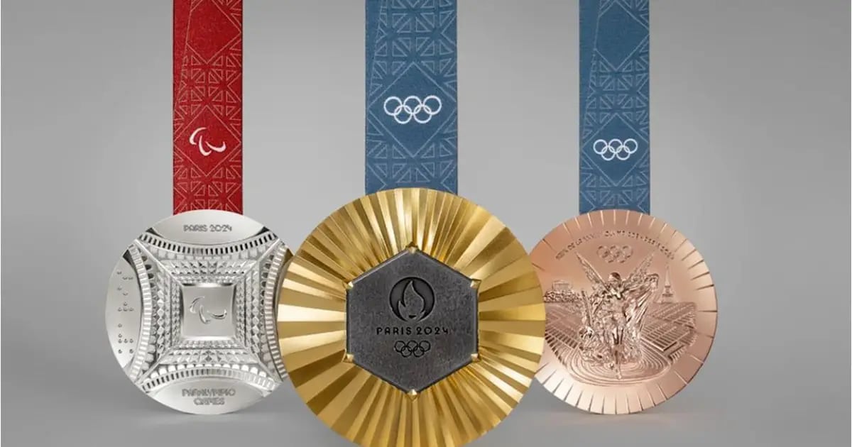 Así serán las medallas de los Juegos Olímpicos hechas con pedazos de la Torre Eiffel