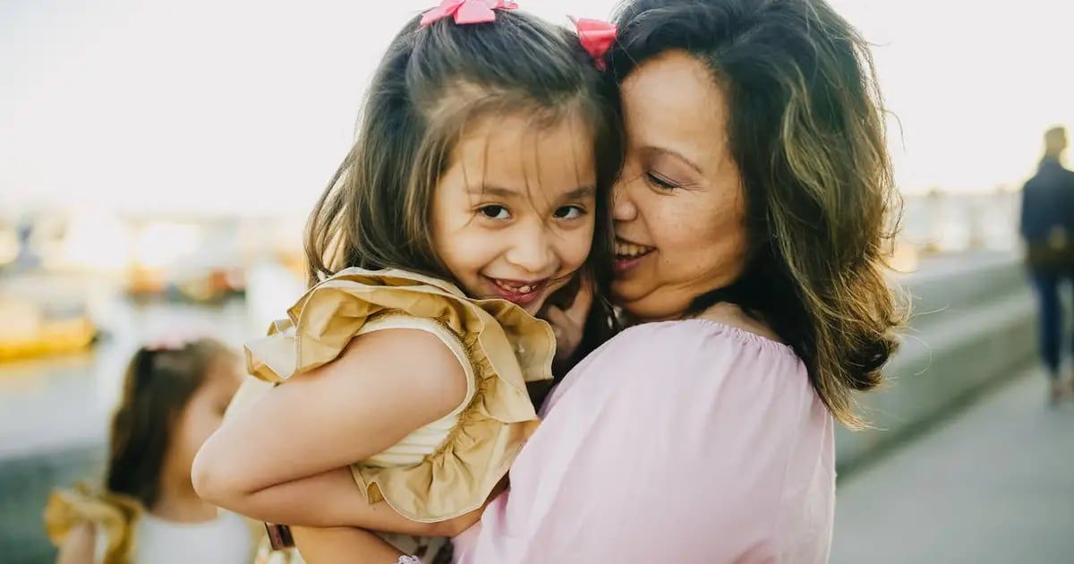 Madres solteras: Estos son los requisitos para recibir un apoyo de casi 2 mil pesos
