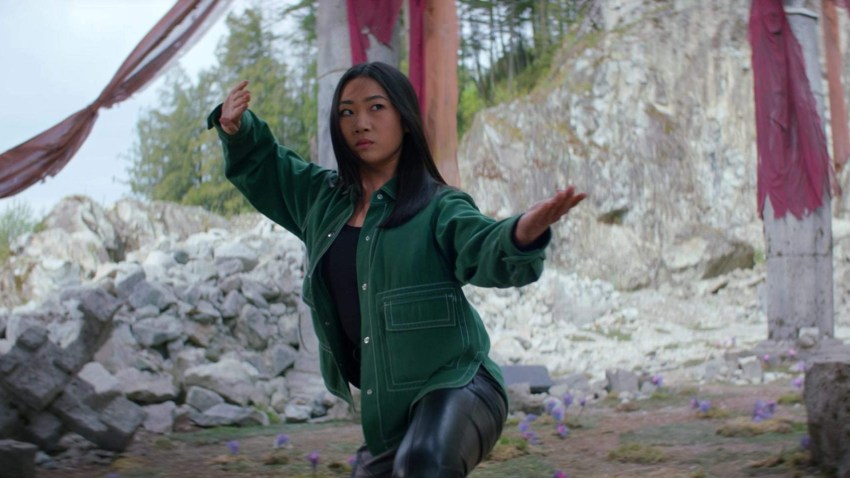 Nicky se prepara para pelear en Kung Fu.