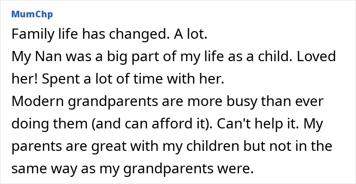 Texto sobre el doble rasero moderno, reflexionando sobre los cambios en la dinámica familiar y la participación de los abuelos.