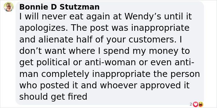 El cliente expresa frustración con Wendy's Over Katy Perry Comentario, exigiendo una disculpa y llamando a Post inapropiado.