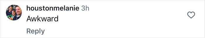 Captura de pantalla de la sección de comentarios con la palabra "Extraño," relacionado con un encuentro de Ellen degeneres.