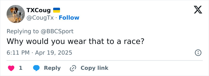 Tweet cuestionando la elección de Jennifer Lopez de Catsuit Pink en Saudi F1 Race.