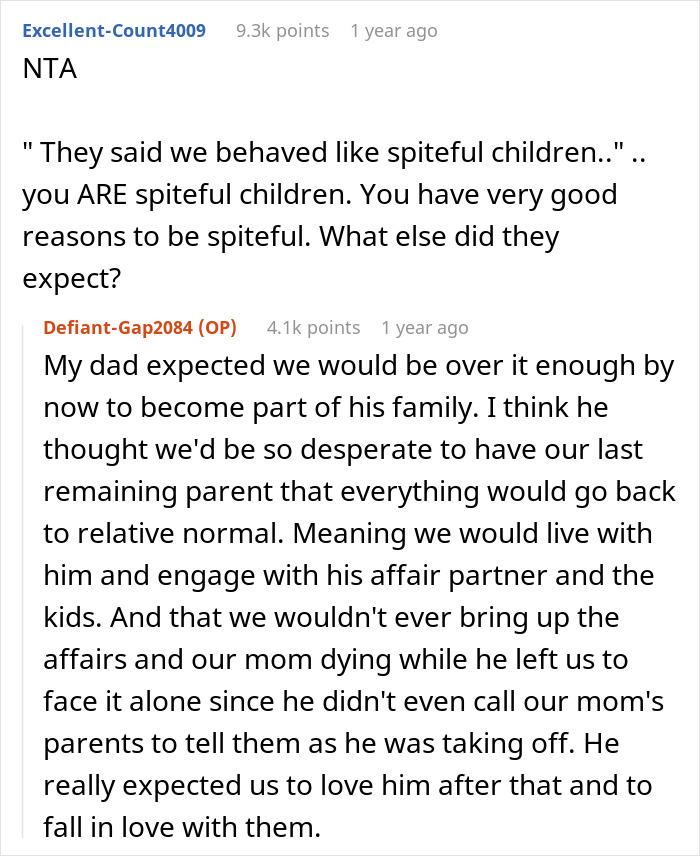 Reddit comenta discutiendo el comportamiento en la cena de compromiso de papá; La tensión emocional y las expectativas familiares abordadas.