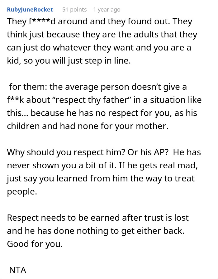 Publicación de texto discutiendo incomodidad en la cena de compromiso de un padre y los problemas de respeto familiar.