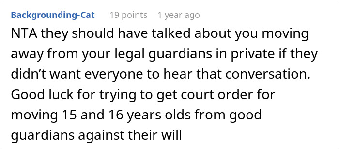 Comentario de Reddit discutiendo una incómoda cena de compromiso y problemas de tutela legal.