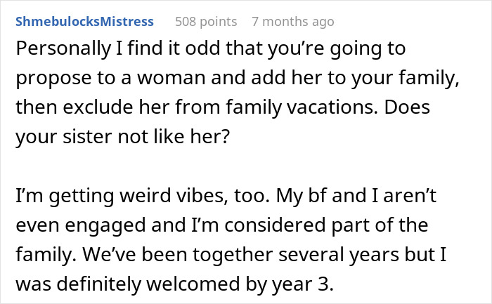 Reddit comenta discutir una mujer que se estrella de las vacaciones familiares del prometido, cuestionando la exclusión de los viajes familiares.