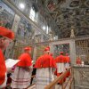 Los Cardenales se encuentran en la Capilla Sixtina para que un Cónclave elija un nuevo Papa el 12 de marzo de 2013 en el Vaticano.