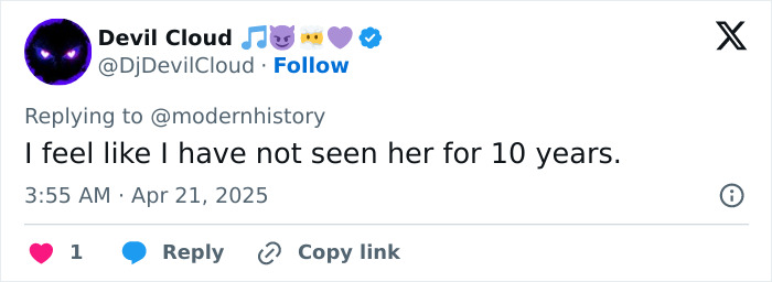 Tweet captura de pantalla del usuario que comenta sobre el cuerpo posparto de Margot Robbie.