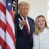 El presidente Trump saluda al primer ministro italiano, Giorgia meloni, fuera del ala oeste de la Casa Blanca el 17 de abril. Meloni ha sido llamado