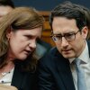 Miembros demócratas de la Comisión Federal de Comercio Rebecca Kelly Slaughter y Álvaro Bedoya Chat durante una audiencia del Comité Judicial de la Cámara el 13 de julio de 2023.