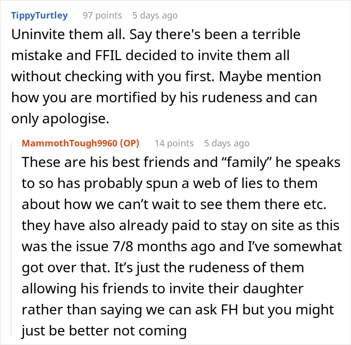 Discusión de Reddit sobre el futuro suegro invitando a los invitados a la boda no aprobados, causando la frustración de la novia.