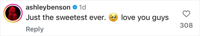 Ashley Benson comenta sobre las instantáneas de boda íntimas de Lovbirds, diciendo "Solo el más dulce de todos. 😍 Los amo chicos.
