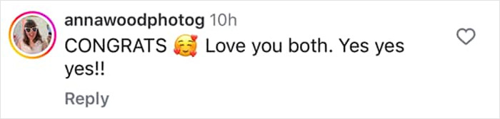 Comentario de Instagram felicitando a los tortolitos Kristen Stewart y Dylan Meyer por su boda.