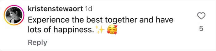 Instagram comenta sobre la felicidad, con emojis de corazón y brillo, celebrando los tortolitos y sus alegres experiencias.