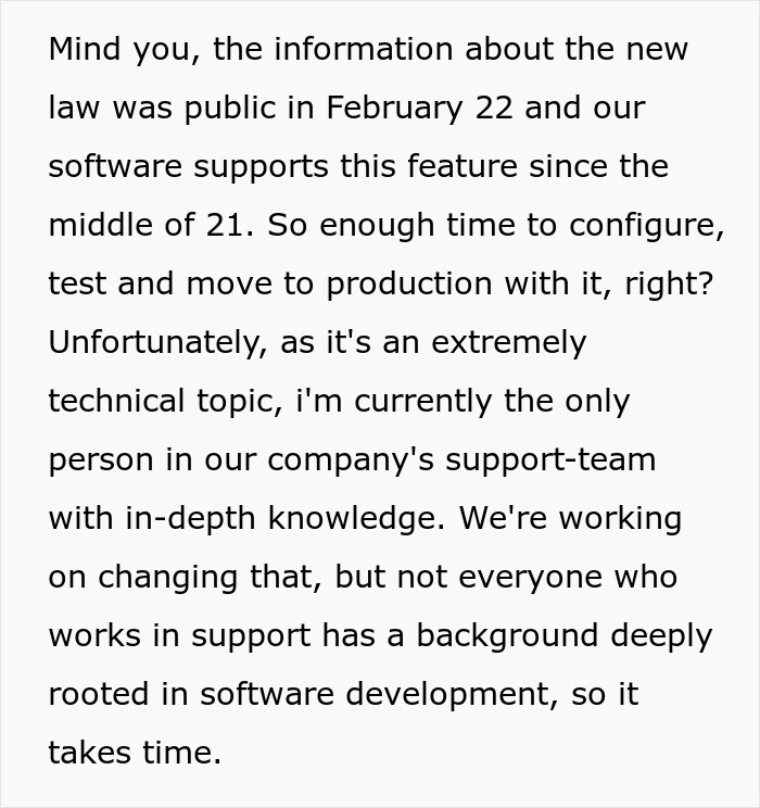 Texto que describe los desafíos de soporte de software para un cliente exigente que busca la escalada de boletos.