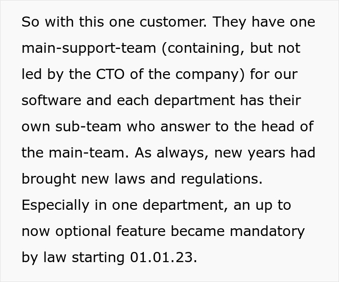 Extracto de texto sobre el equipo principal de apoyo de un cliente y las nuevas funciones de software obligatorias.