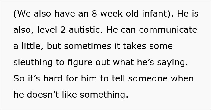 Texto sobre un bebé de 8 semanas de edad, nivel 2 autista, que detalla los desafíos con la comunicación.