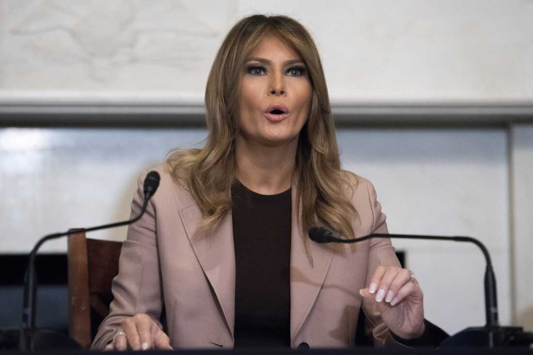 En este miércoles 23 de octubre de 2019, Foto de archivo La primera dama Melania Trump participa en una mesa redonda sobre la crisis de opioides, en Capitol Hill en Washington.