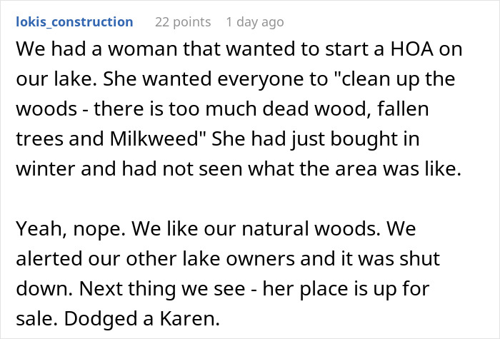 Captura de pantalla de un comentario de Reddit discutiendo la queja de un vecino molesto sobre malas hierbas cerca de los bosques naturales.