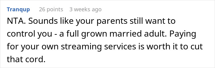 Captura de pantalla de un comentario en línea discutiendo a los padres que usan el seguimiento del teléfono para ver la ubicación y el control de un adulto adulto.