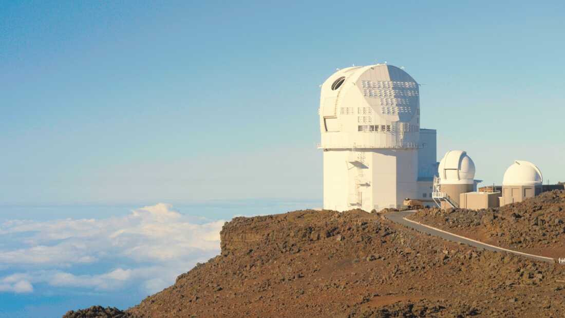La Fundación Nacional de Ciencias Daniel K. Inouye Telescopio solar, en Haleakalā de Maui, es el telescopio solar más grande del mundo.