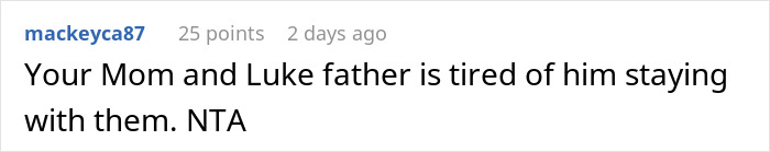 Captura de pantalla de un comentario en un foro que discute a una mujer que se niega a regalar la cabaña de su padre a su hermanastro.