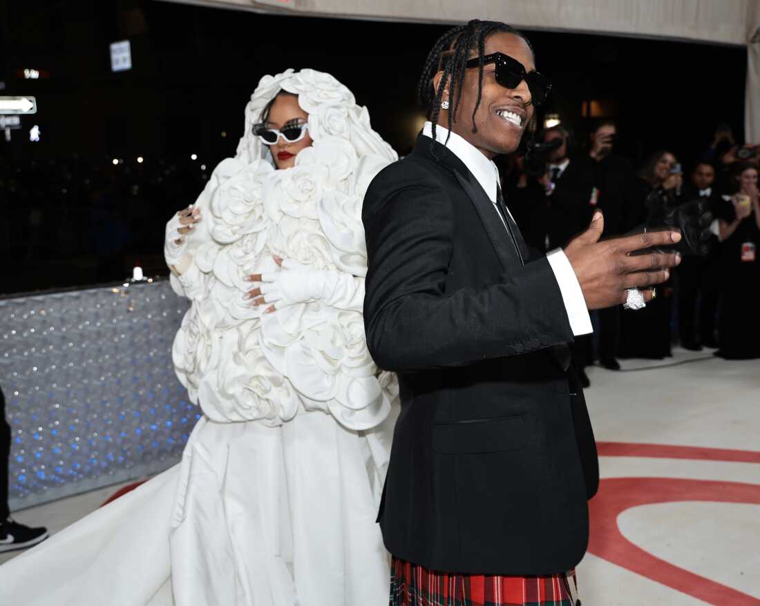 Rihanna y A $ AP Rocky en la Gala Met 2023. El rapero es uno de los copresidentes de la gala de este año.