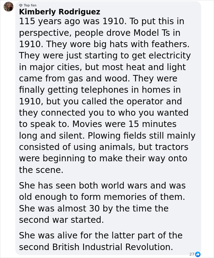 Comentario de Kimberly Rodríguez explicando la vida hace 115 años destacando el contexto histórico y la longevidad de la dama de 115 años.