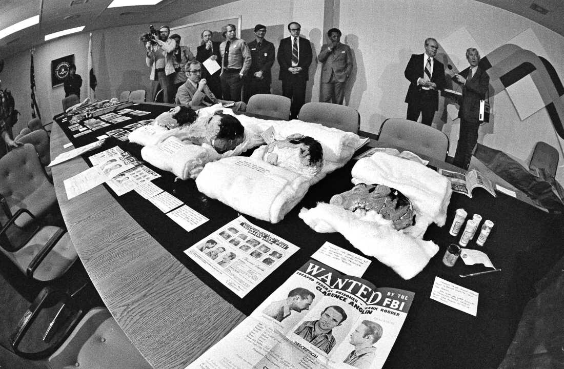 La Oficina Federal de Investigación anunció que estos carteles querían y evidencia del escape de 1962 de tres prisioneros de la isla de Alcatraz, entregadas al Servicio de Parques Nacionales para exhibir al público en la isla, el 10 de febrero de 1978.