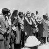 Los manifestantes de derechos civiles, dirigidos por el Dr. Martin Luther King (5º R), el activista de los derechos civiles Ralph Abernathy (5 ° L), John Lewis (3rd L) y otros líderes civiles y religiosos, se abren camino de Selma a Montgomery el 22 de marzo de 1965 en Alabama.