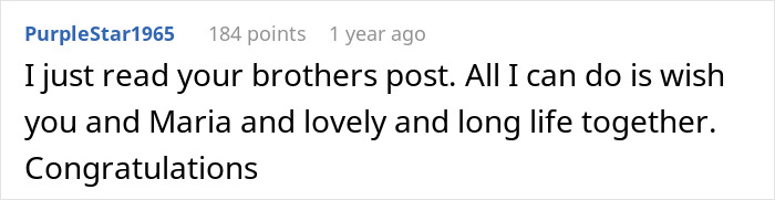 Captura de pantalla de un comentario de Reddit felicitando al usuario y deseándoles una vida larga y feliz juntos.