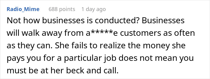 Captura de pantalla de un comentario en línea que discute a un Karen que abarca los dedos que trata a un ingeniero como un sirviente en una disputa de servicio al cliente.