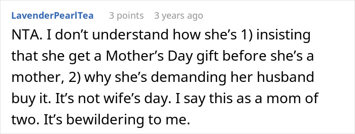 El comentarista no está de acuerdo con la esposa embarazada que exige un regalo del Día de la Madre del esposo que todavía no la ve como madre.