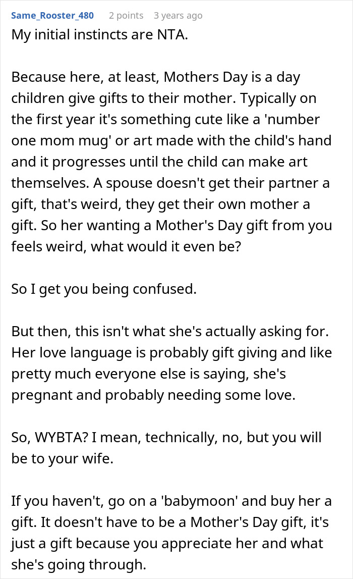 Comente discutiendo a un hombre que aún no considera a su esposa embarazada como una madre o le consiga un regalo del Día de la Madre.