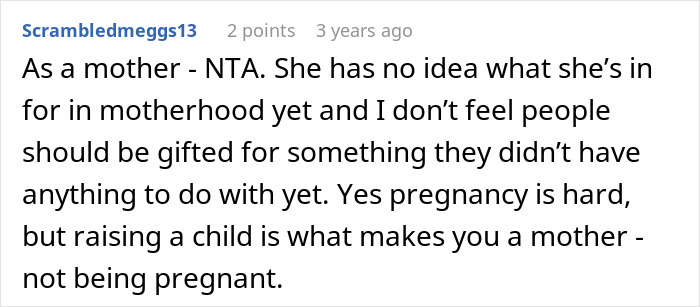 Captura de pantalla de un comentario del foro que debatir si una esposa embarazada debe considerarse una madre u recibir un regalo del Día de la Madre.