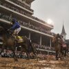 La soberanía, montada por Junior Alvarado, a la izquierda, cruza la línea de meta para ganar la 151a carrera de la carrera de caballos de Kentucky Derby seguido de periodismo, montado por Umberto Rispoli, en Churchill Downs el sábado 3 de mayo de 2025, en Louisville, KY.