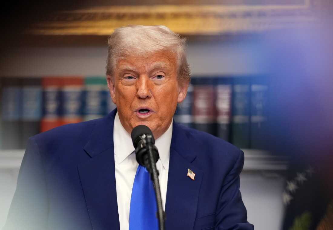 El presidente Trump habla durante una conferencia de prensa en la sala Roosevelt de la Casa Blanca el lunes. Trump ha dicho que los republicanos deberían