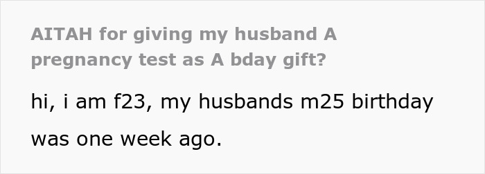 La mujer sorprende al marido con prueba de embarazo como regalo de cumpleaños, capturando su reacción sorprendida en un momento sincero.