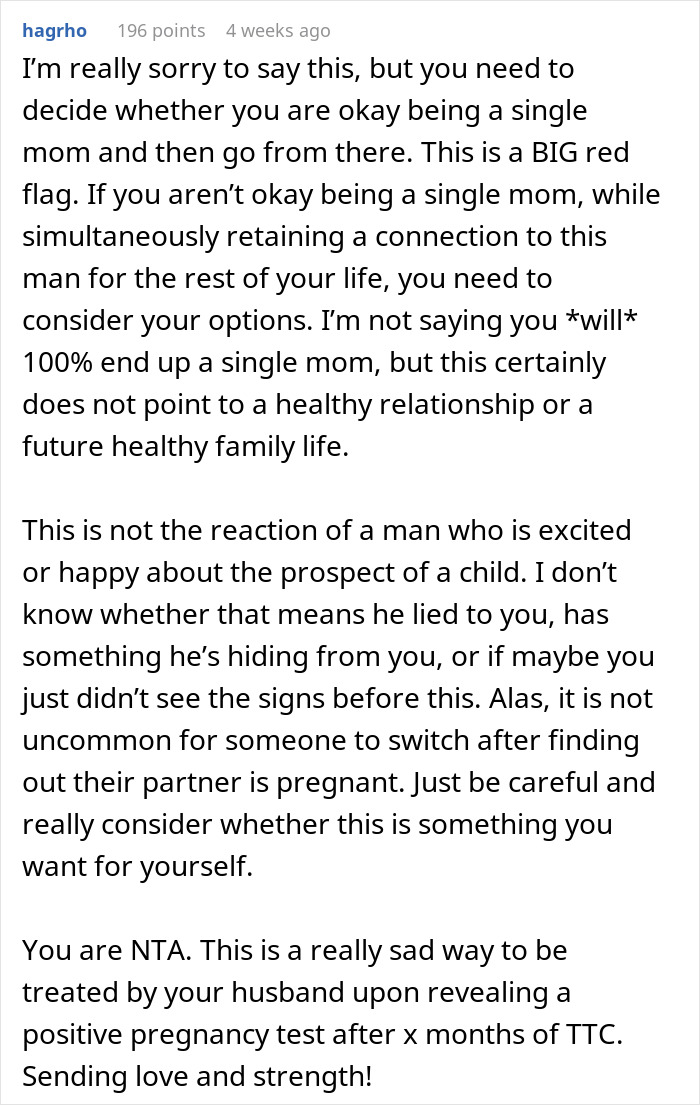 Captura de pantalla de texto que muestra una discusión detallada sobre la reacción negativa de un esposo a un regalo sorpresa de prueba de embarazo.