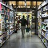 Las personas compran en un supermercado en la ciudad de Nueva York el 20 de febrero de 2025.
