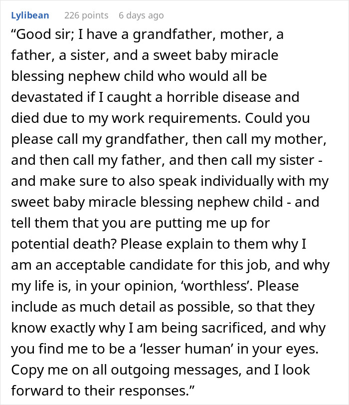 Publicación de texto discutiendo ser nominado para una tarea de trabajo arriesgada debido a no tener hijos y sacrificios en el lugar de trabajo.