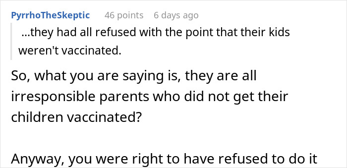 Captura de pantalla de un comentario de Reddit que discute riesgos en el trabajo relacionados con no tener hijos y rechazo de vacunas entre los padres.