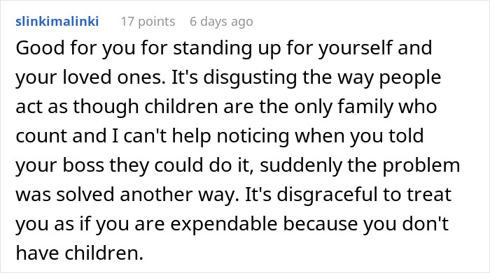 Comentario destacando suposiciones injustas de riesgo de trabajo para empleados sin niños, discutiendo el sesgo familiar de pie y en el lugar de trabajo.