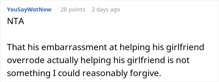 Comentario de Reddit discutiendo la negativa a la almohadilla y los tejidos del período manual, explicando por qué dumping novio estaba justificado.