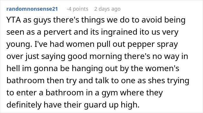 Comentario de Reddit discutiendo cuestiones de relación relacionadas con la negativa a las almohadillas y tejidos del período manual.
