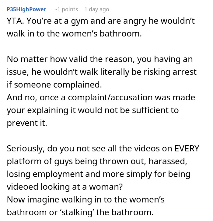 Comentar texto sobre la negativa a la almohadilla y los tejidos del período manual, y las consecuencias de ingresar al baño de mujeres en el gimnasio.