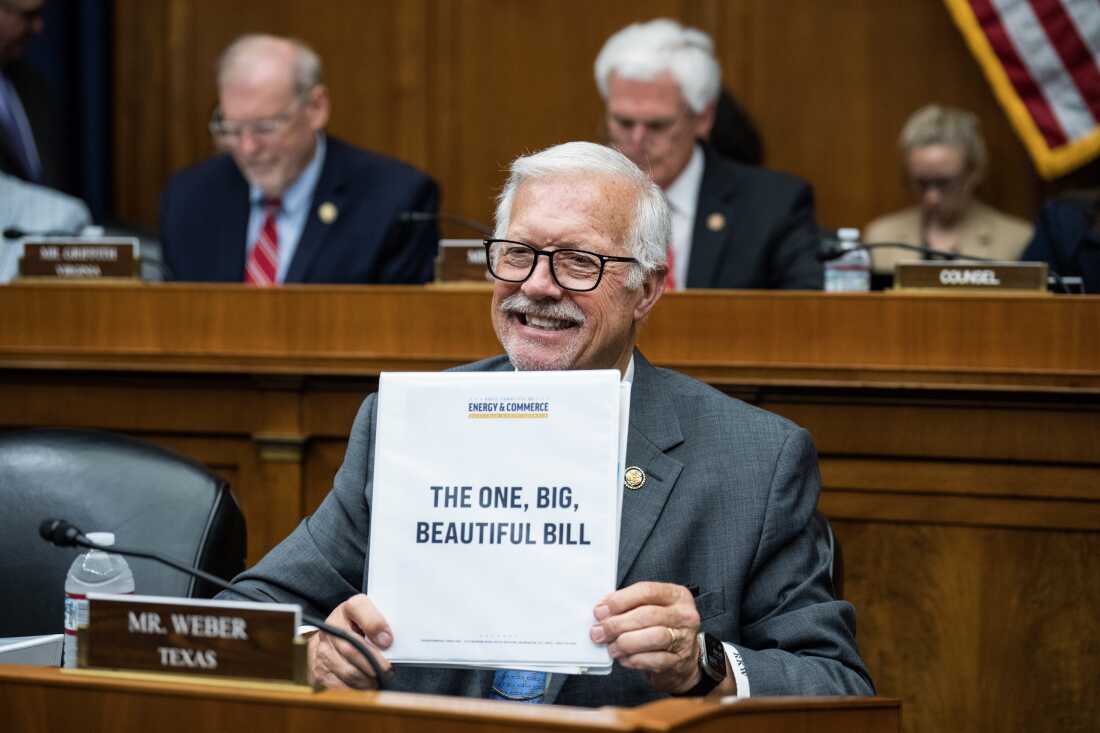 El representante Randy Weber, republicano de Texas, asiste al marcado de energía y comercio de la Cámara de Representantes de la Resolución del Presupuesto del FY2025 en el edificio de Rayburn el 13 de mayo.