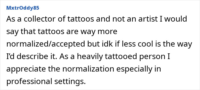 Comentario del usuario sobre tatuajes que discuten la normalización y aceptación del tatuaje en medio de un posible enfriamiento del tatuaje en 2025.